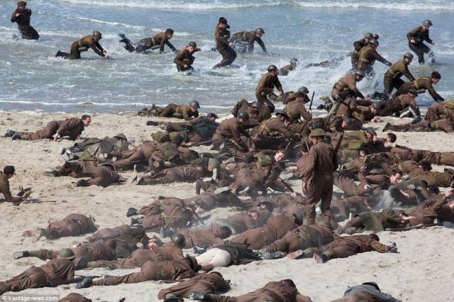 Nolan’ın savaş filmi Dunkirk, insan olmanın tabiatını irdeliyor. 