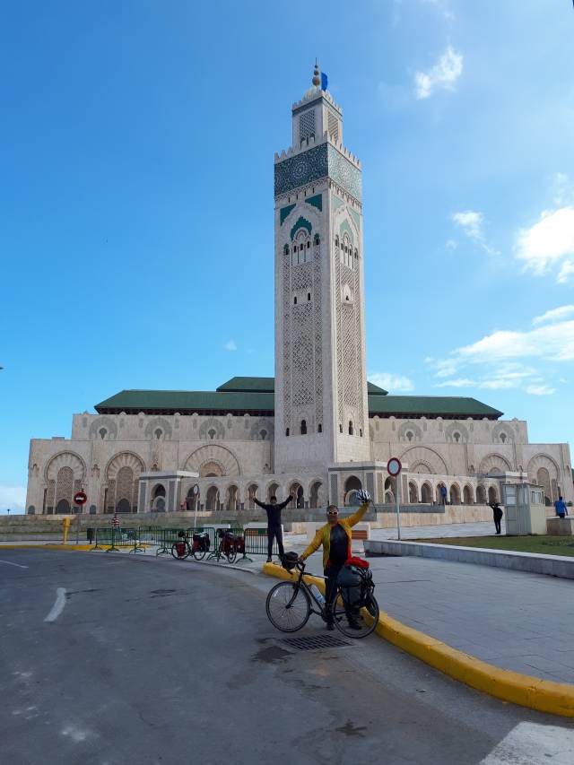 Kayışlıgil’in Kuzey Afrika turu sırasında ziyaret ettiği Fas-Kazablanka’daki Kral II. Hasan Camii… Eser, aynı zamanda dünyanın en büyük üçüncü camisi.   (Kazablanka)