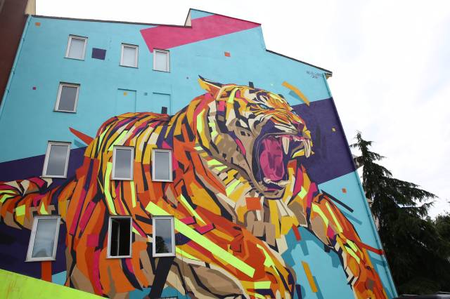 Festival kapsamında ülkemize gelen Brezilyalı Arlin, Kadıköy’e bu renkli mural’i armağan etti.