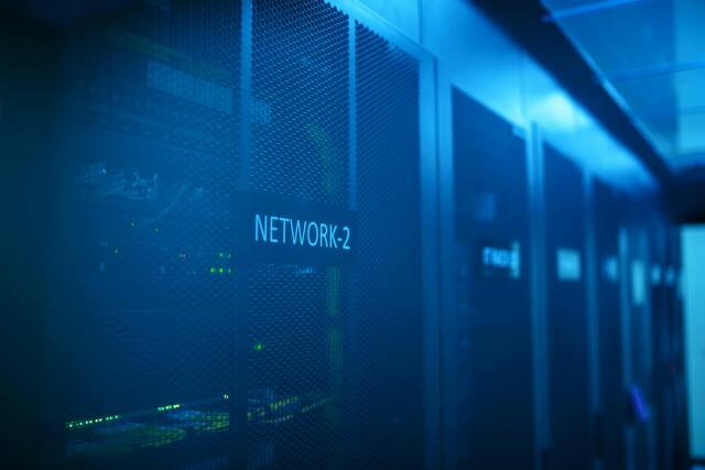 Kullanıcıların bulut üzerinde çalışan uygulamalara eriştiği yazılım hizmeti sisteminde, alt yapı ve platform yönetimi bulut sağlayıcılarında oluyor. 