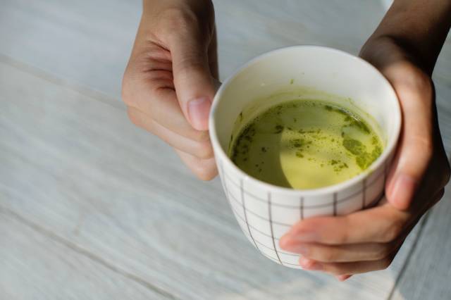 Matcha yeşil çayını soya sütüyle hazırlamak mümkün.