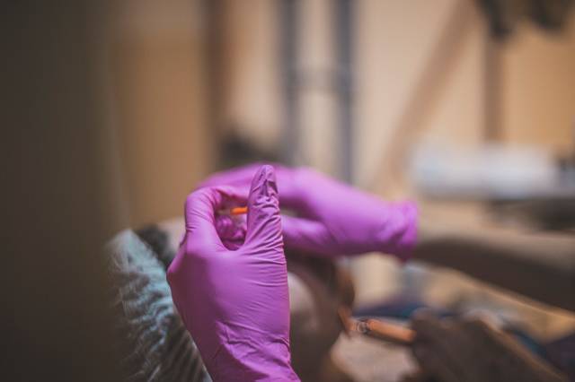 Yaşlılık etkilerini azaltmak için en çok kullanılan yöntemlerden biri de botox uygulaması.