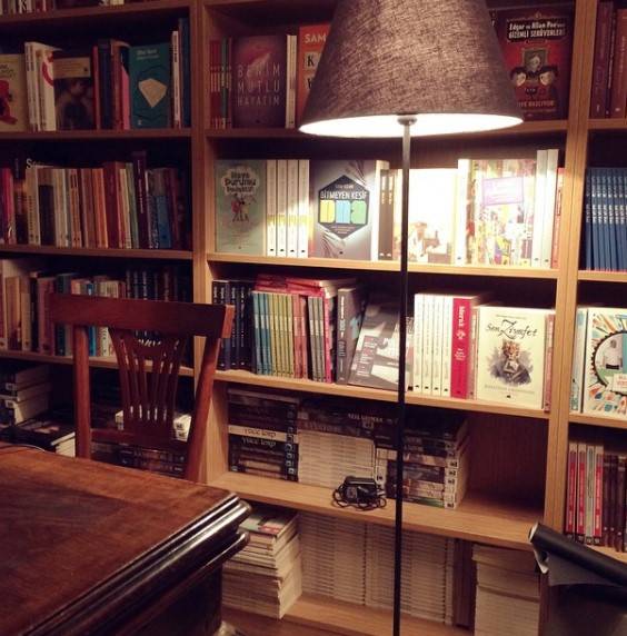 Z Books Coffee Store - Kaynak: https://www.instagram.com/zbookscoffeestore/