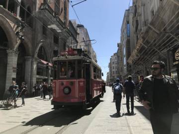 Street musicians enlivening Istiklal Street