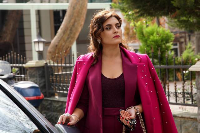 Aslıhan Gürbüz, Merve rolünde.