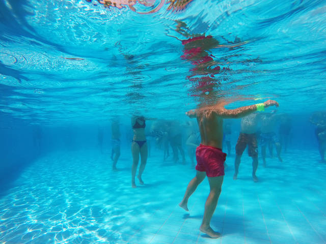Aqua Jog ile hem serinlik hem spor bir arada.