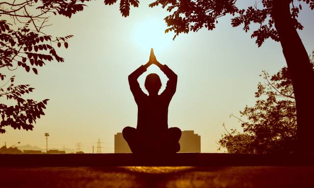 Meditasyon yaparak kendinizi motive edebilirsiniz.