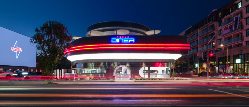 Tesla’nın kompeksi Tesla Dinner açıldı