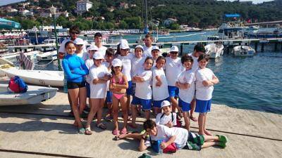 Heybeliada Su Sporları Kulübü yaz kampının sertifika töreninden bir kare.