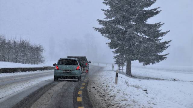 Kış mevsiminde yol tutuşu hayati bir önem taşır.