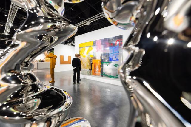 Art Basel, modern sanatın global anlamda tanıtılmasına ve yayılmasına büyük katkı sağlıyor.