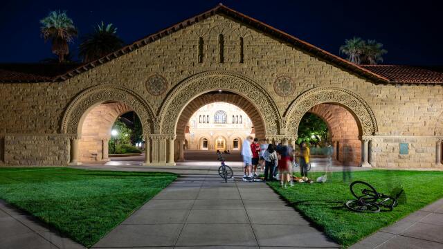ABD’de artırılmış gerçekliği eğitim sistemine dahil eden ilk üniversitelerden biri Stanford.