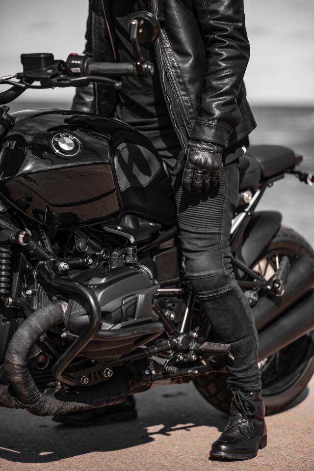 Kent içi ulaşımda hatta sabah işe gitmek için bile motosikleti tercih edenler ceket, kask, eldiven gibi motorcu aksesuarlarının satışında da yükselişe neden oldu. 