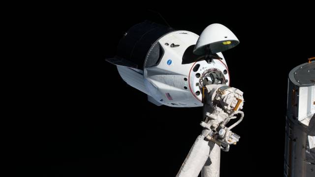 SpaceX daha büyük uzay araçları üzerinde de çalışıyor.