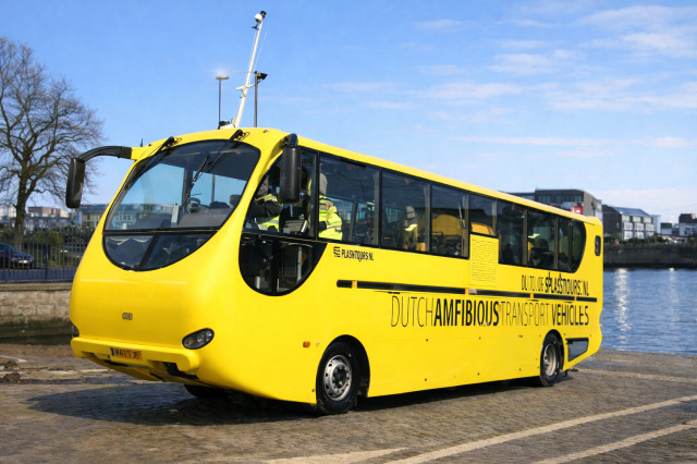 Amfibus adı verilen araçlar karayolu ve denizyolu taşımacılığını birleştiriyor. 