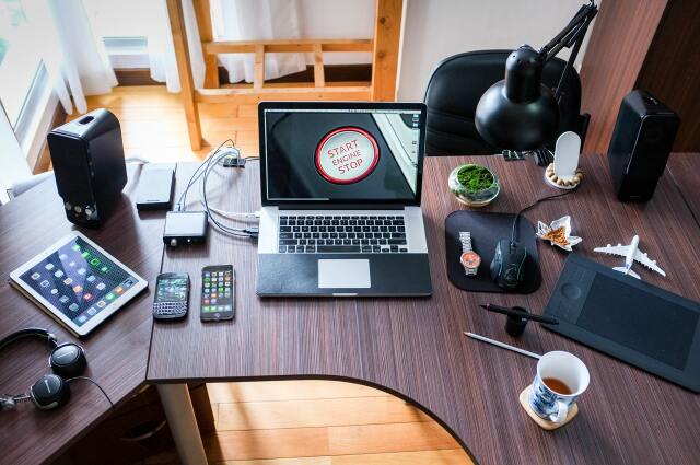 Günümüzde işinin büyüklüğüne ve yoğunluğuna göre iki akıllı telefon, bir bilgisayar, bir laptop ve bir notebook ile milyon dolarlık şirketleri yönetmek mümkün. 