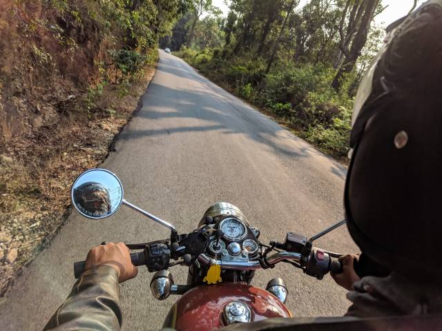 Motosikletlerde ön fren ve debriyaj kontrol kolları manet olarak adlandırılıyor.