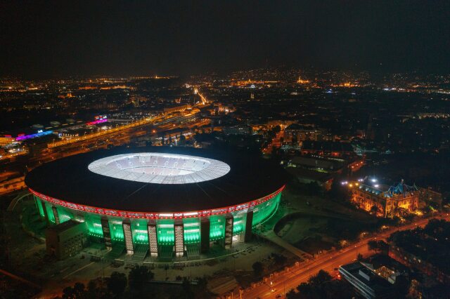 Budapeşte’deki Puskas Arena’nın ilk halini askerler ve sivil halk birlikte inşa etmişti. 