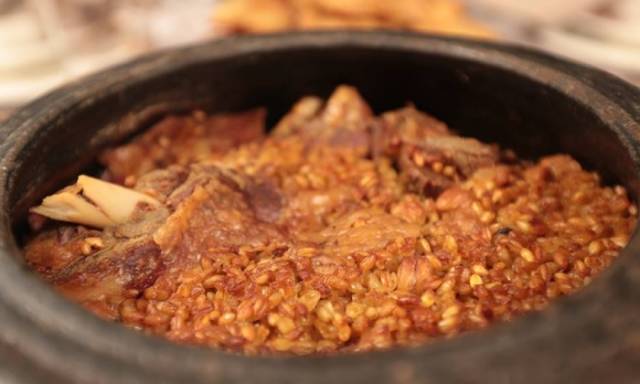 Dana eti ve bulgur pilavı ile yapılan Tokat keşkeği.
