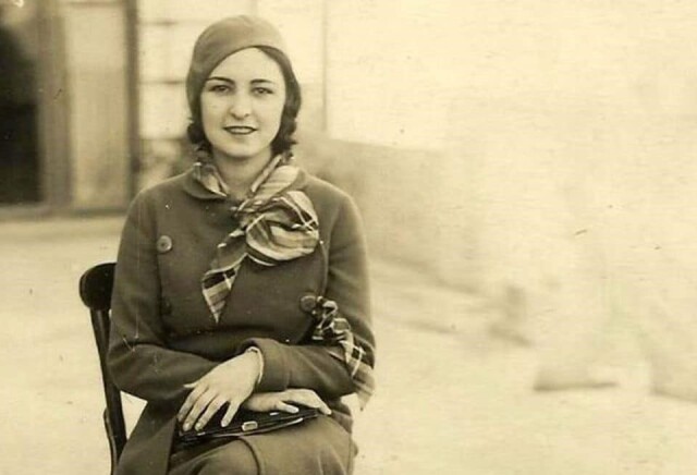 Sabiha Rıfat, bir röportajında “Savaş yıllarında yokluk, babamın asker olması, işgal kuvvetlerinin baskıları sık sık yer değiştirmemize sebep oldu. Bütün bunlara rağmen eğitimim yarıda bırakılmadı” diyordu.