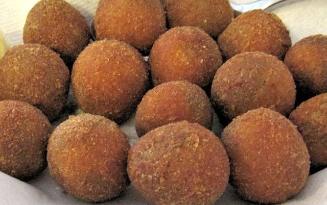 İtalyan mutfağına özgü kızarmış zeytini mutlaka denemelisiniz. 