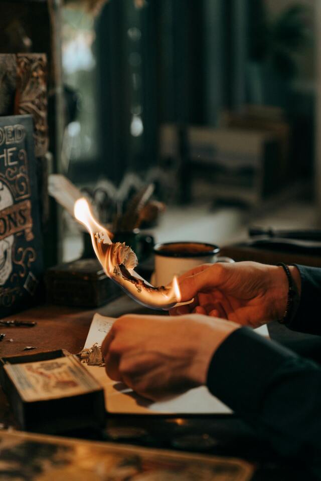  Büyücülük master programı kapsamında büyünün tarih, edebiyat, felsefe, arkeoloji, toplum psikolojisi, drama ve din ile bağlantısı araştırılacak.
