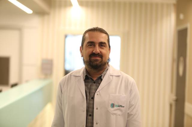 Nöroloji Uzmanı Dr. Celal Salçini.