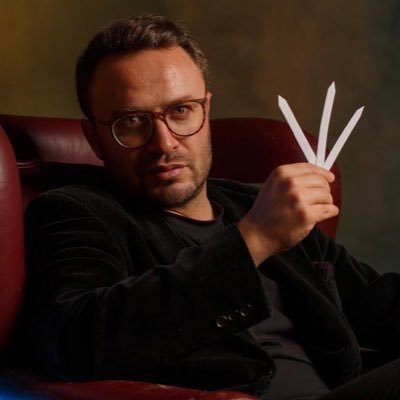 Küratör, çevreci, sanatçı, yazar ve galeri kurucusu Nihat Özdal