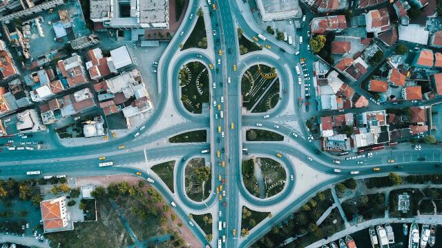 Haziran 2021 tarihli yeni trafik sigortası düzenlemesiyle ilgili yapılan açıklama şöyle: “Trafik sigortası kapsamında değer kaybı, sürekli sakatlık ve destekten yoksun kalma tazminatlarına ve bu sigortanın teminat kapsamı dışında kalan hallere ilişkin kanuni çerçeve çizilerek trafik kazaları sonucunda zarar gören hak sahiplerine tazminatlar daha adil ve hızlı bir şekilde ödenebilecek."