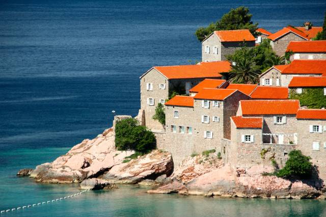 Engebeli doğası ve kale şehirleriyle ünlü Karadağ, tüm olumsuzluklara rağmen turizmi en canlı Balkan ülkelerinden.