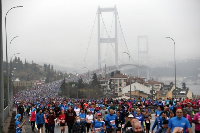 Maratona yaklaşık 40 bin kişi katıldı.