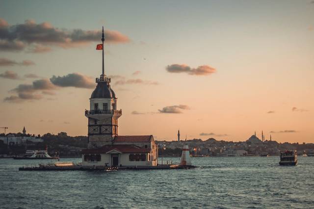 Kız Kulesi eskiden Damalis, Leandros ve Arcla olarak biliniyordu.