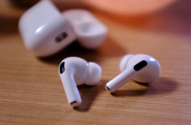 Airpods 2 ve Apple Watch da yeniliklerle geliyor. 