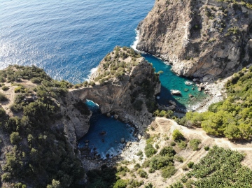 Görebileceğiniz En Güzel Yerlerden Biri; Delik Deniz