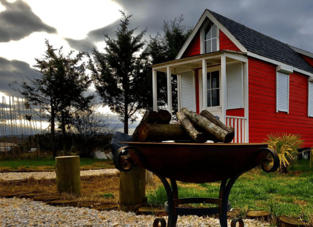 Yako House, konaklama amacıyla hizmete sunduğu evlerin satışını da yapıyor. 