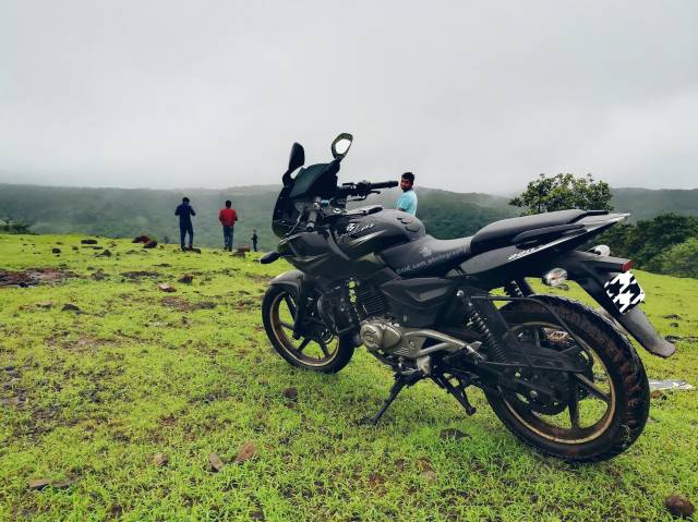 Kendi motosikletinizle yola çıkabileceğiniz gibi uçakla gittiğiniz bir ülkeden motosiklet ve ekipman da kiralayabilirsiniz.