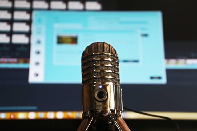 Podcast, son zamanların yükselen trendi.
