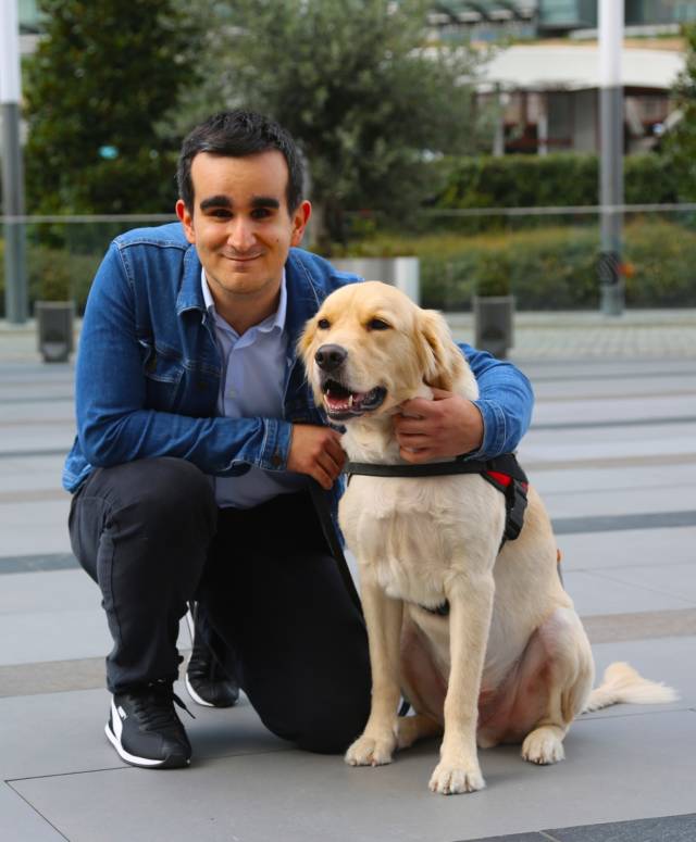 Rehber köpekler, birçok kişinin günlük yaşamını kolaylaştırıyor.|Fotoğraf: İrem Karakahya