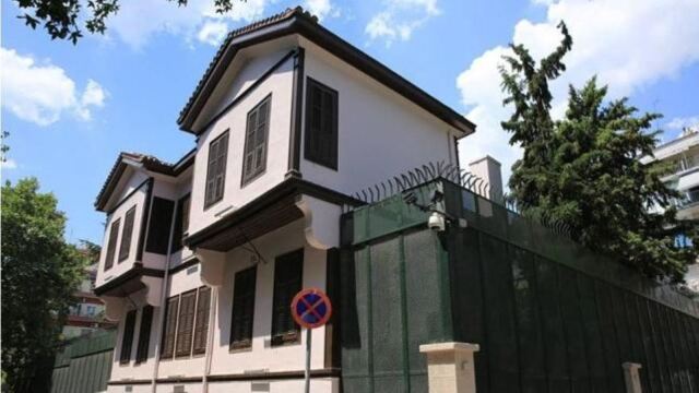 Atatürk’ün evi geleneksel mimarinin örnekleri arasında gösteriliyor.