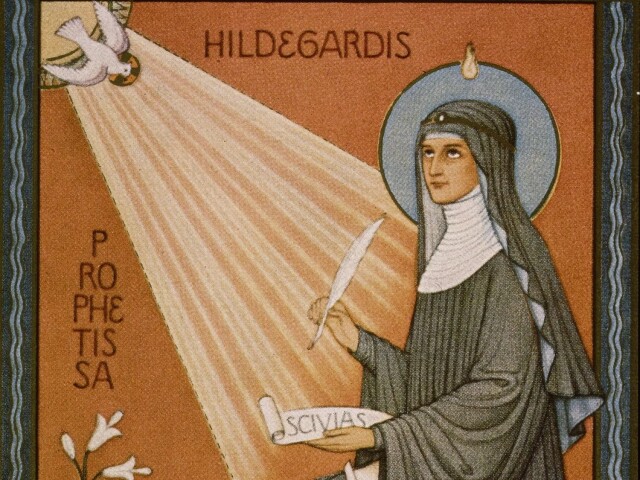 1098-1179 yılları arasında yaşayan Alman rahibe Hildegard von Bingen bu dönemde edebi ve bilimsel çalışmalar dahi yapabilmiş döneminin öncüsü bir kadın. 