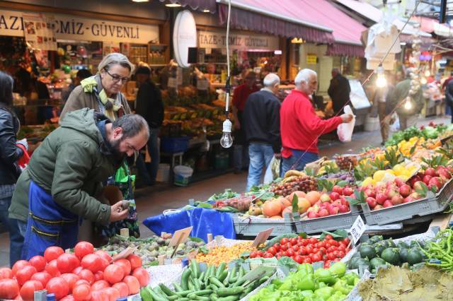 Kadıköy Fish Market is one of the indispensable addresses for both fish and fruit-vegetable shopping./Photo by: Cenk Ertekin