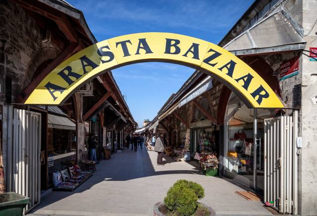 Sultanahmet’in arka sokaklarında saklı bir çarşı: Arasta Çarşısı.