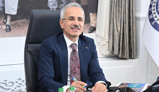 Bakan Uraloğlu, "Akıllı ulaşım sistemleri mimarisi standartları ile kooperatif akıllı ulaşım sistemi verilerini tek bir merkezde toplamayı hedefliyoruz.” demişti.