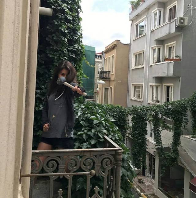 Zeynep Kan, işin inceliklerini ve iş hayatının dinamiklerini iyice öğrendikten sonra kendi cam atölyesini açmak istiyor.