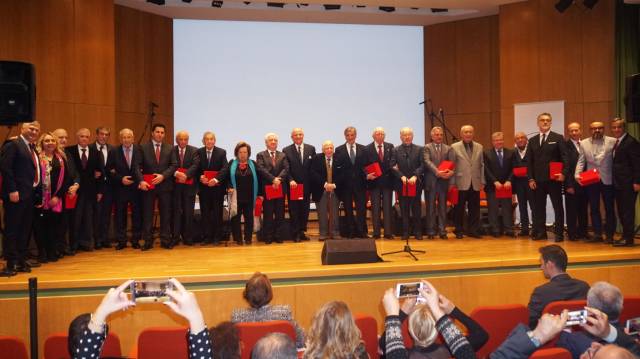Sigorta sektörünün duayenlerine plaketleri takdim edildi.
