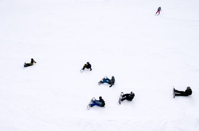 Kayak ya da snowboard dersleri grup olarak alındığında çok daha ekonomik.