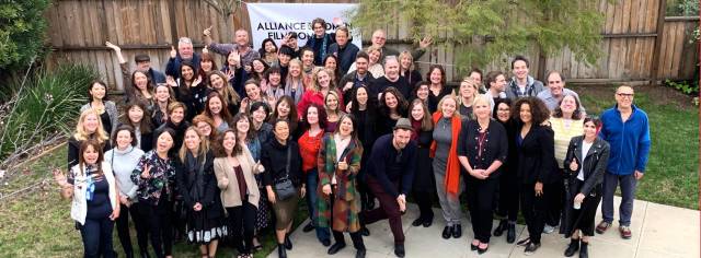 Esin Aydıngöz, aynı zamanda yönetim kurulu üyesi olduğu Alliance for Women Film Composers - Kadın Film Müziği Bestecileri Birliği’nin yıllık toplantısında, diğer üyelerle bir arada. 