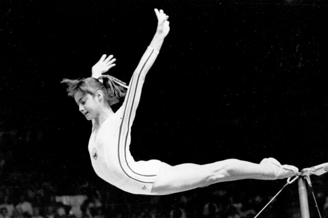 Romen Nadia Comanaci, olimpiyat tarihinin tam puan 10 alan ilk sporcusu oldu. Fotoğraf