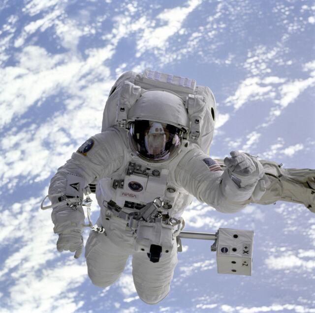 NASA'nın 4K video yayını konusundaki yeniliği, uzay araştırmalarında teknolojinin ne denli hayati bir rol oynadığını bir kez daha gösteriyor.