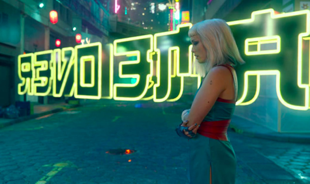 Black Mirror dizisinin beşinci sezonunun birinci bölümünde; metaverse’ün oyun dünyası çarpıcı şekilde ele alınmıştı. Dizinin hemen hemen her bölümünde, bu dünyayla ilgili ipuçları görmek mümkün.